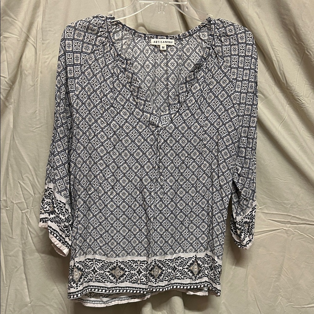 Artisan Women's Geometric Black and White Blouse